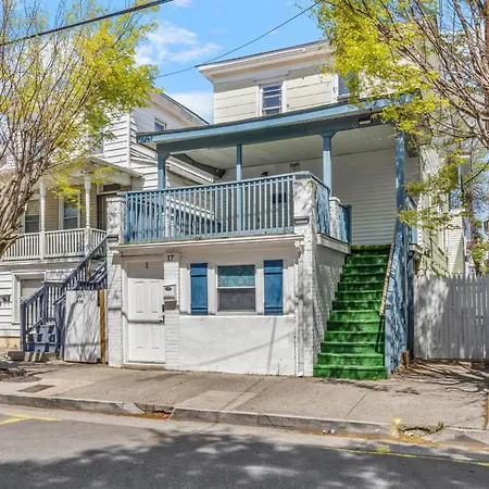 9 Bedroom, 14 Beds House Great For Big Groups Near Boardwalk, Tropicana